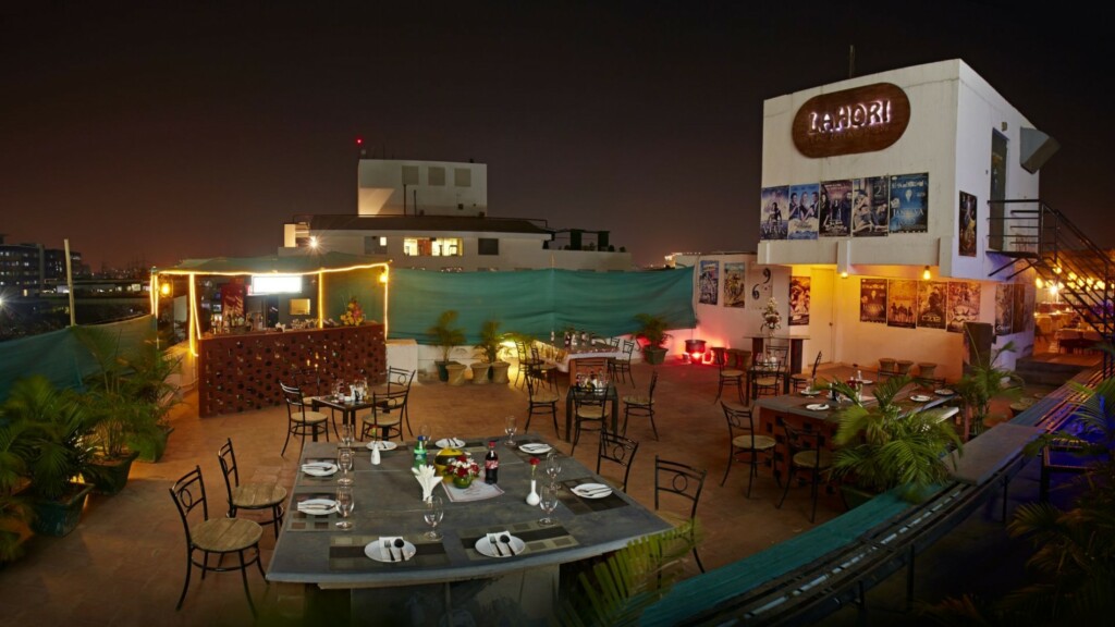 MGM MARK WHITEFIELD - 2