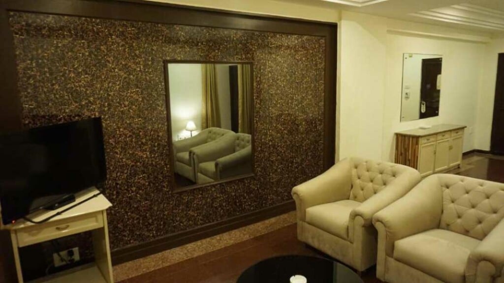 Grand Plaza Hotel - 3