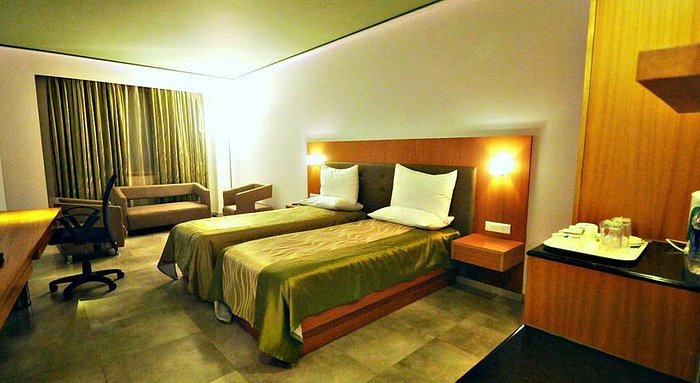 Srinivas Saffron Hotel Mangalore - 4