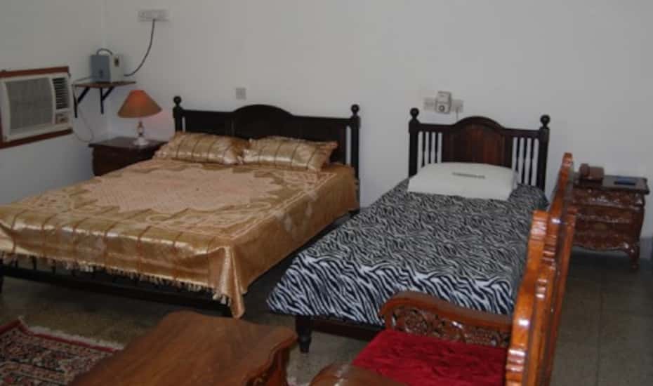 Pathans Residential Hotel - 4