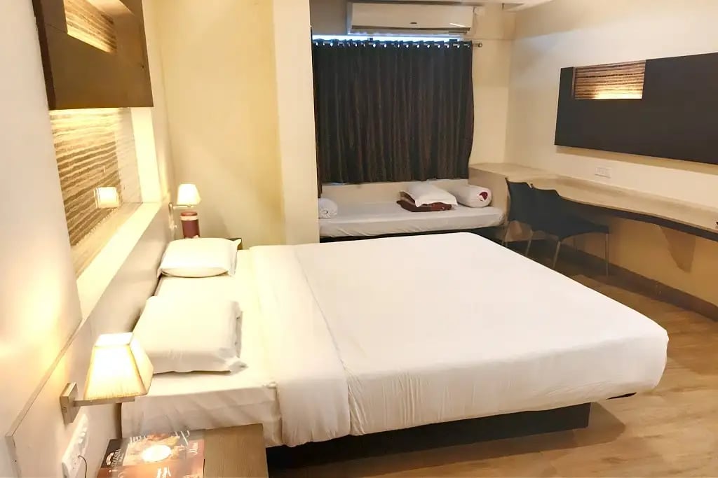 Hotel Adarsha Palace - 4