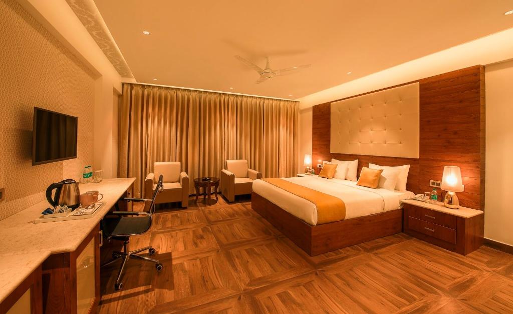 White Lotus Hotel - 4