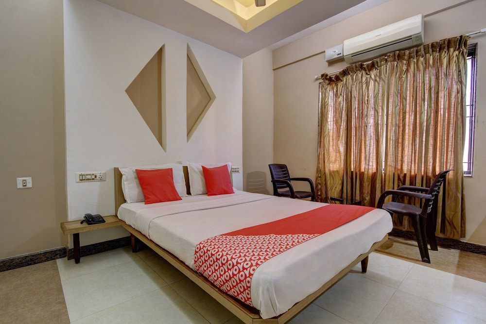 OYO 23534 Shambhavi Hotels - 4