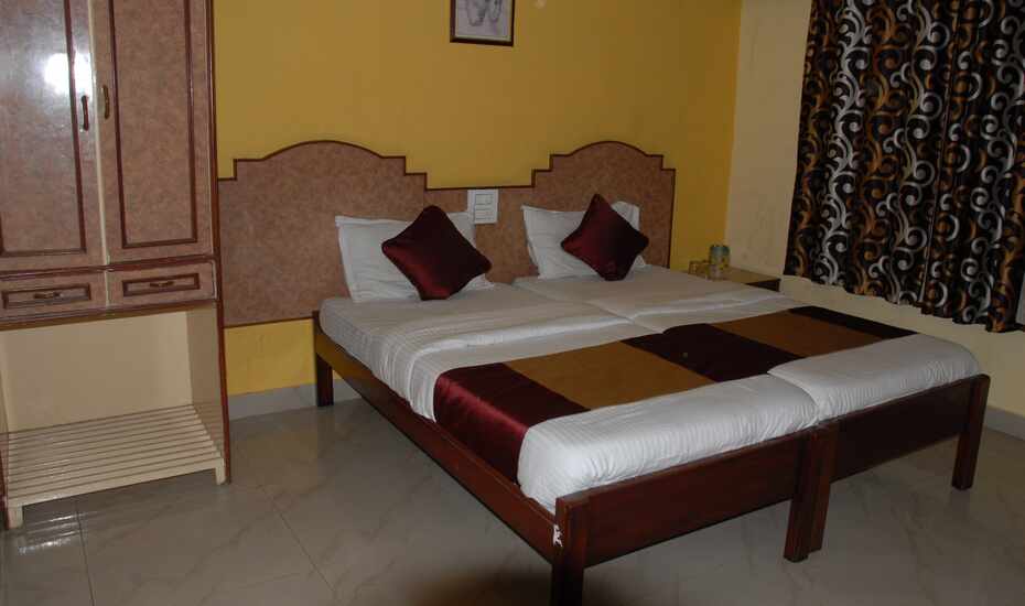 Hotel Bhavani Boarding & Lodging - 3