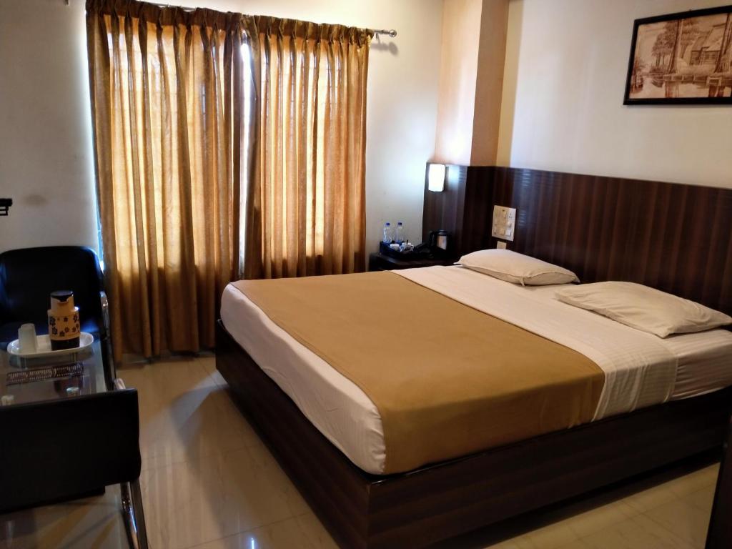 Hotel Green Park Suites - 4