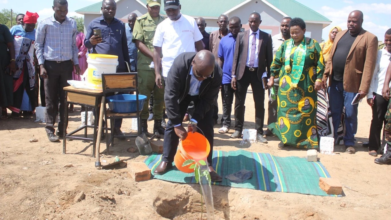 Mbeya Yaanza Vita Dhidi ya Mabadiliko ya Tabianchi: Dk. Homera Aagiza Kila Mwananchi Apande Miti!