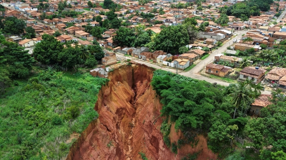 Singkoholi Kubwa Yatishia Wakazi wa Buriticupu, Brazil
