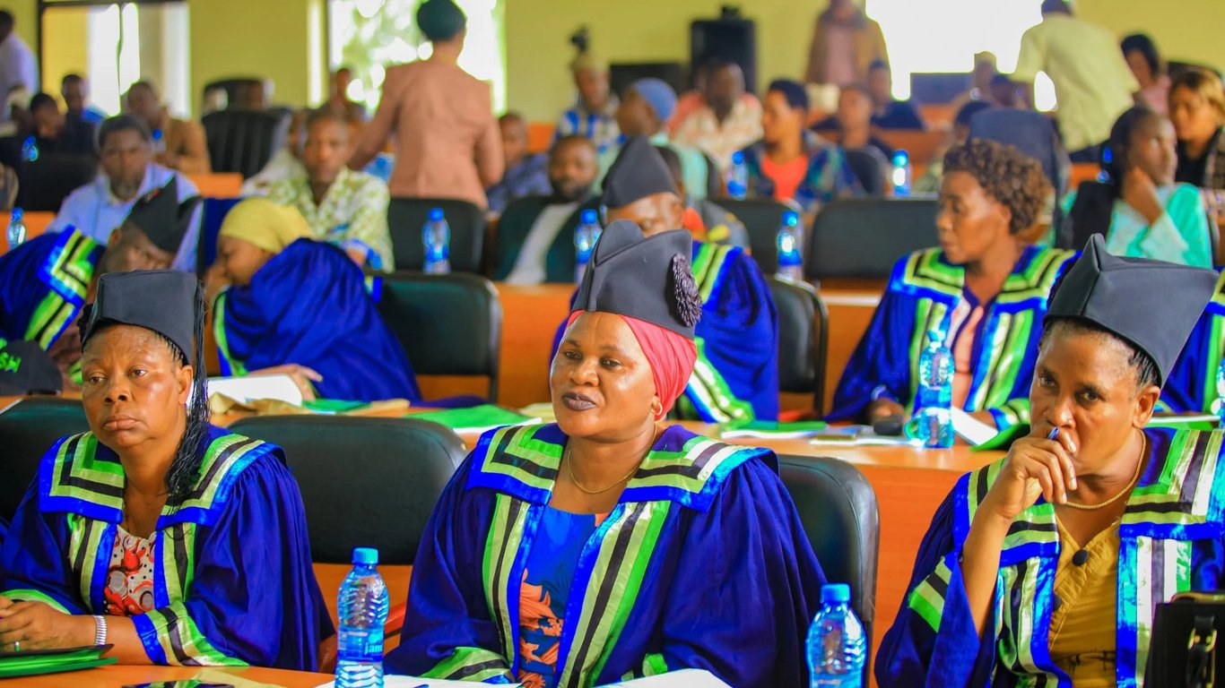 Mvua ya Mafanikio Geita: Baraza la Madiwani Lafunga Awamu kwa Kasi ya Maendeleo na Mapato Bilioni 19