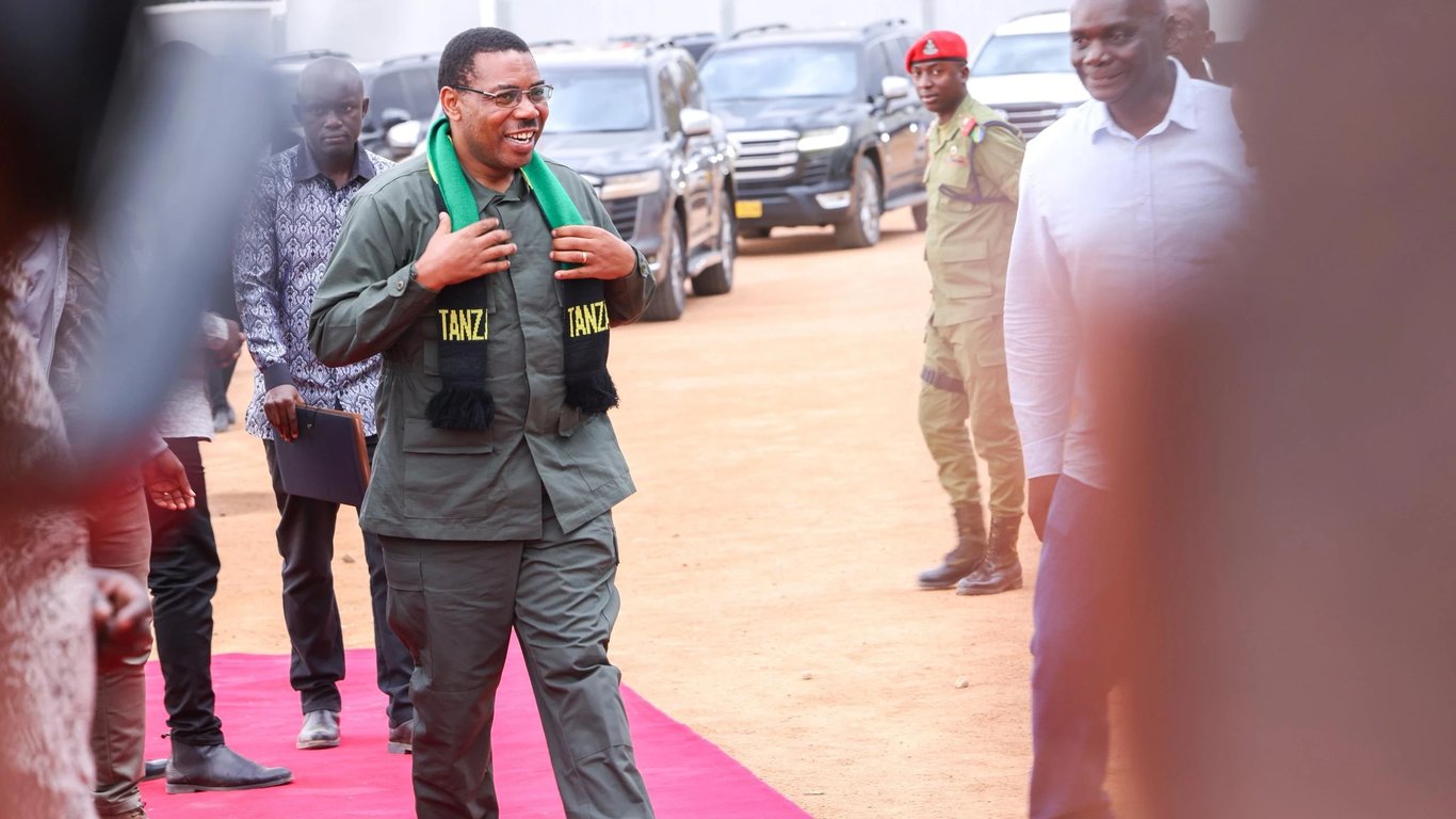 Mwigulu Avunja Ukimya Singida: "Mke Wangu ni Neema, Sina Mabasi ya Ester Wala Biashara"