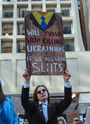 Utani wa Suti: Ukraiina Yatumia Mitandao Kumshtumu Trump