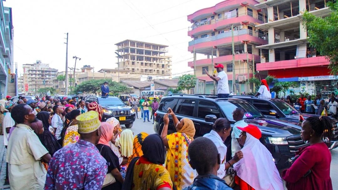 Salum Mwalimu Awatuliza Machinga na Wapigadebe Mbezi: 'Hakuna Kuondolewa Bila Mpango Mbadala!'