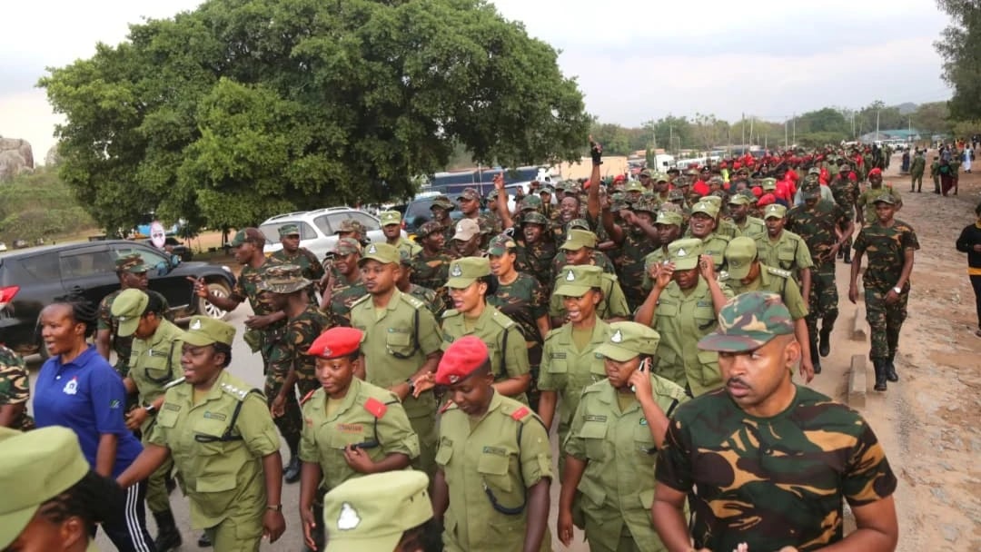Mshikamano wa Nguvu: Vikosi vya Ulinzi Mwanza Vatikisa Jiji kwa Matembezi ya Pamoja