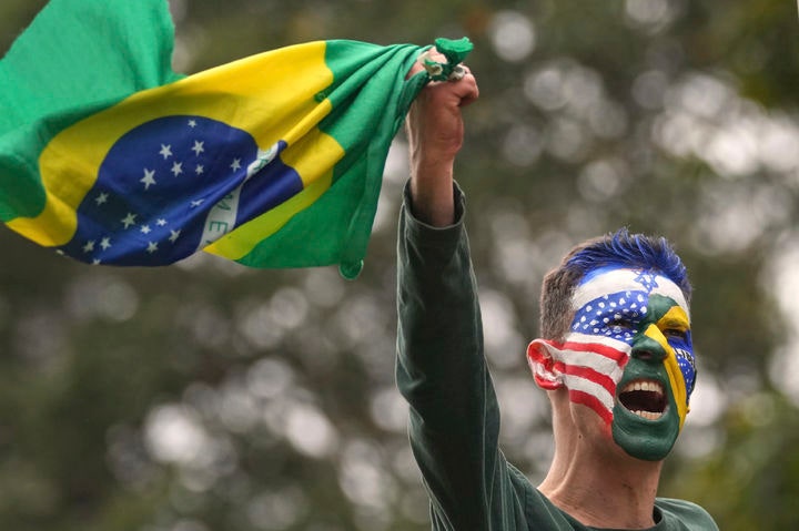 Brazil Yachemka: Wafuasi wa Bolsonaro Wavamia Mitaa Kupinga Kesi ya Mapinduzi