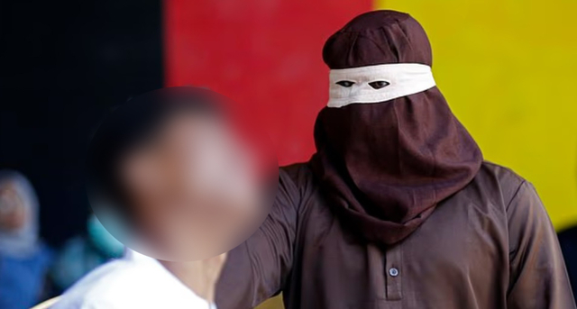 Indonesia: Wanaume Wawili Wacharazwa Viboko 76 Hadharani Kwa Kubusiana