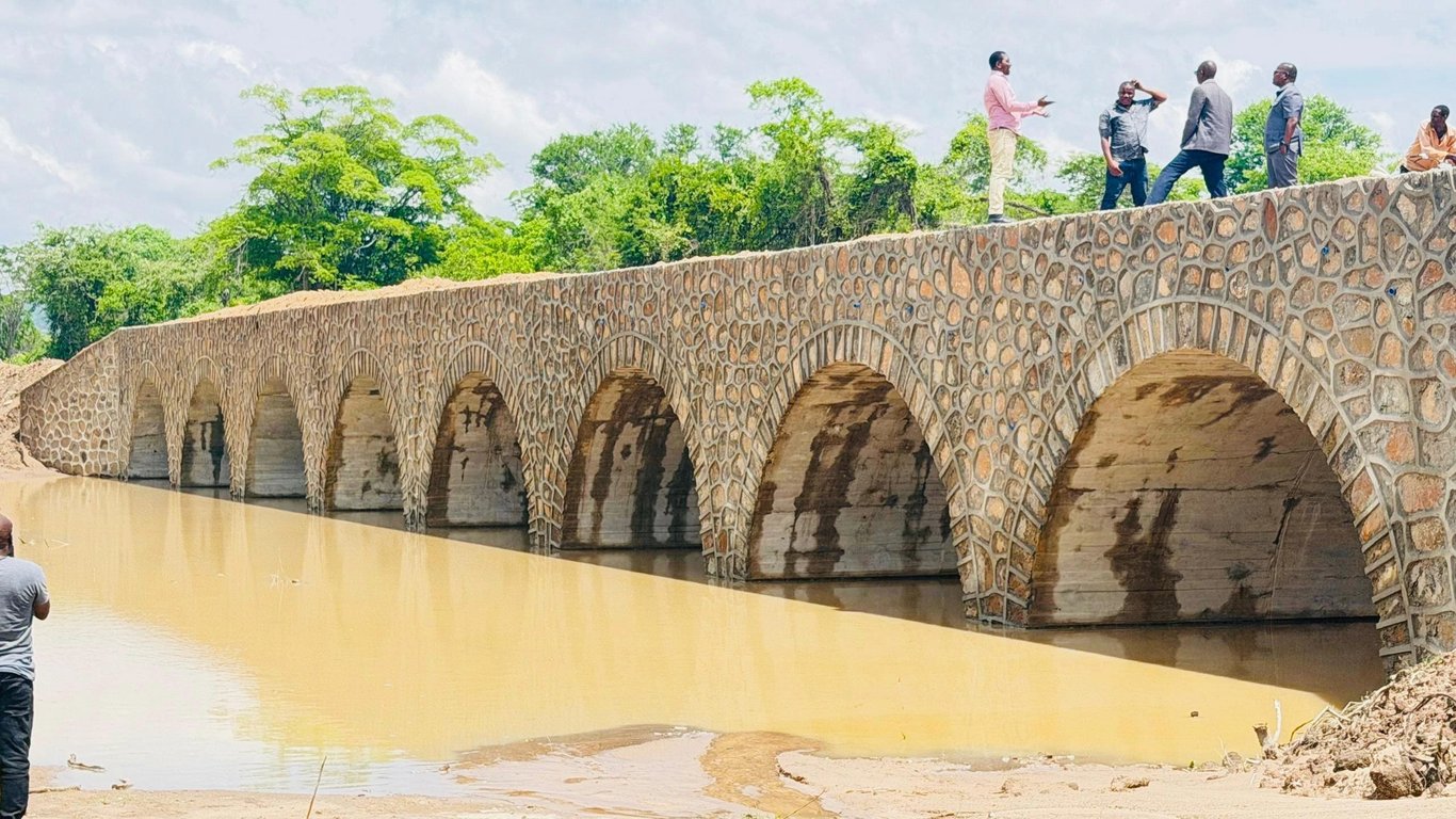 Teknolojia ya Kale, Faida ya Kisasa: TARURA Yaokoa Bilioni 1.2 Kaliua, Daraja la Mawe Laweka Rekodi Mpya