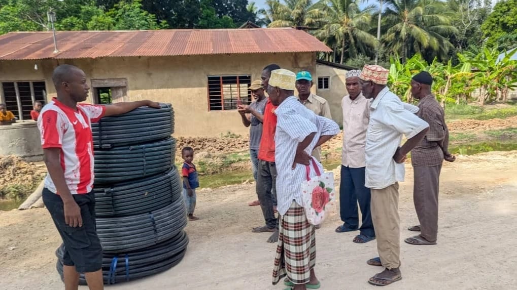 NEEMA YASHUKA OLE: Seif Hamad Afuta Machozi Simaongwe, Amwaga Mifuko 100 ya Saruji 'Kwa Pweza'