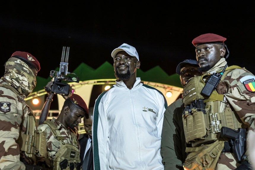 Uchaguzi Guinea: Doumbouya Aandaliwa Mazingira ya 'Ushindi wa Mezani', Wapinzani Wabaki Njia Panda