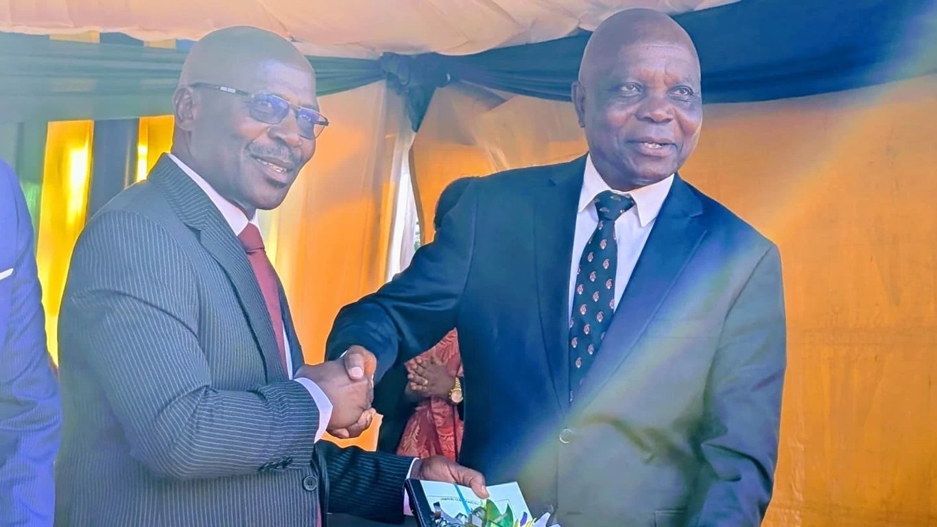 Simon Sirro Akabidhiwa Ofisi Kigoma, Aahidi Kufungua Fursa za Kiuchumi