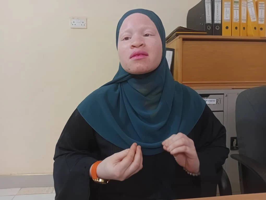 Mwanafunzi Mwenye Ualbino Aliyeng'ara Kidato cha Sita Atangaza Vita na Mauaji, Alenga Urais