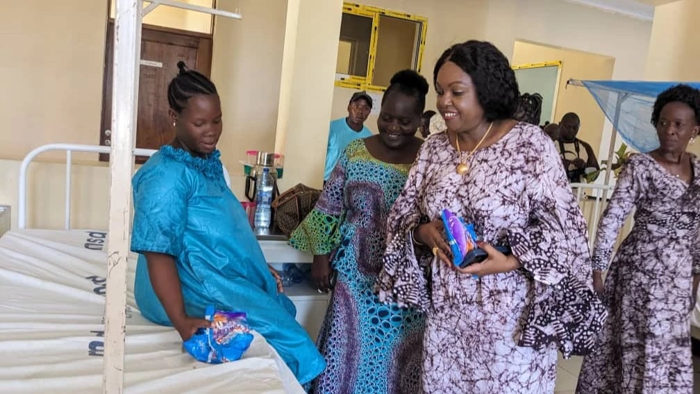 Mke wa Mbunge Agawa Sabuni na Kuahidi Misaada Zaidi Hospitali ya Lulanzi