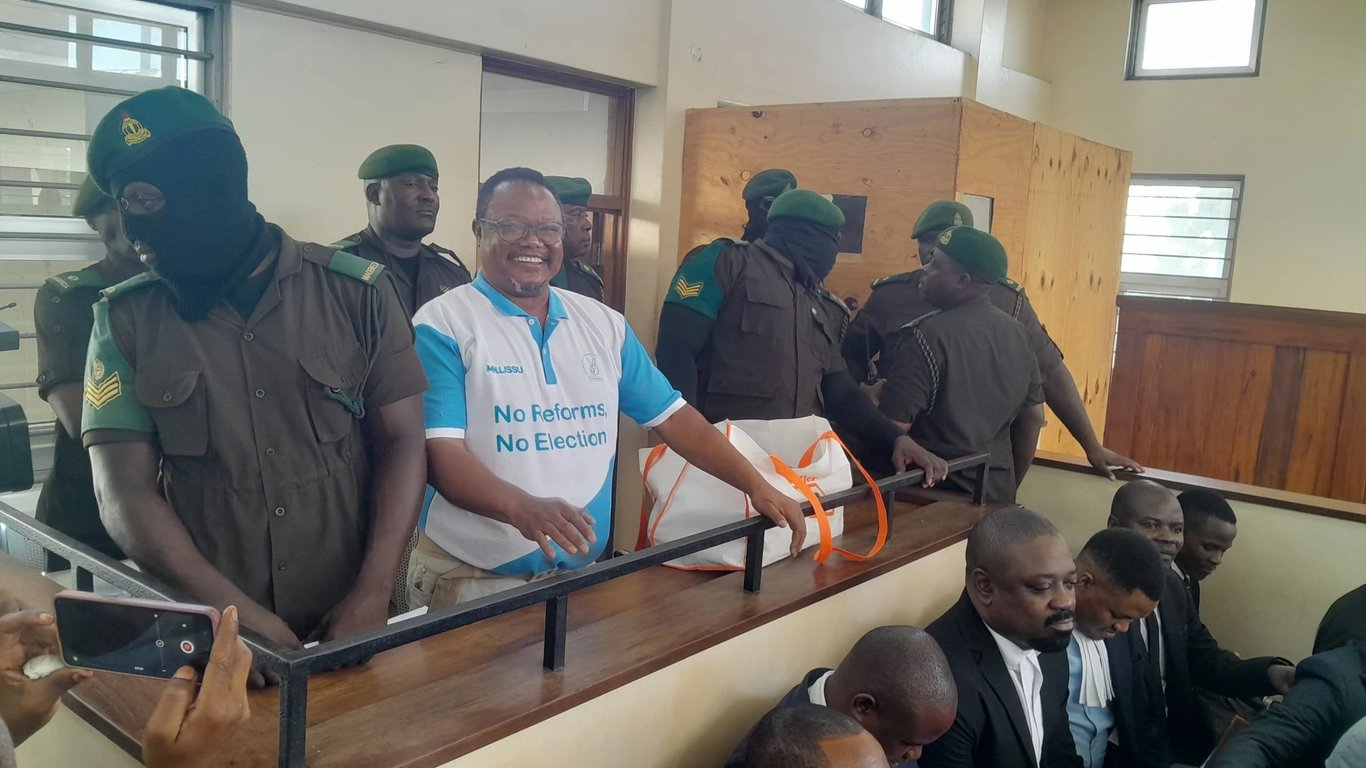 Lissu Atinga Mahakamani Kisutu, Aibua Kishindo na Ujasiri Mbele ya Ulinzi Mzito