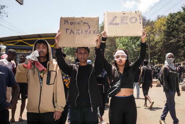 Madagascar Yawaka Moto: Rais Avunja Serikali Kufuatia Maandamano ya Vijana