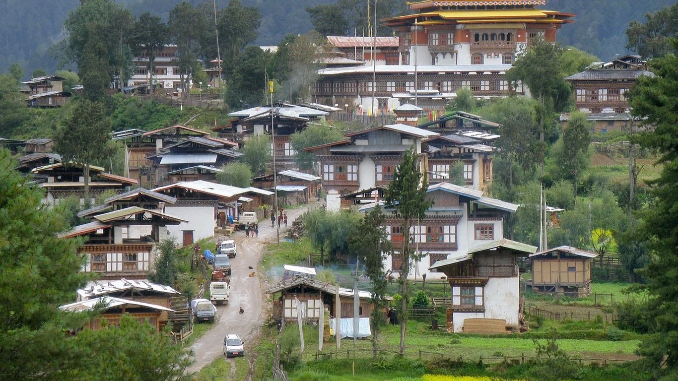 Bhutan: Taifa la Kipekee Lenye Furaha ya Kitaifa na Ubuddha Uliokita Mizizi