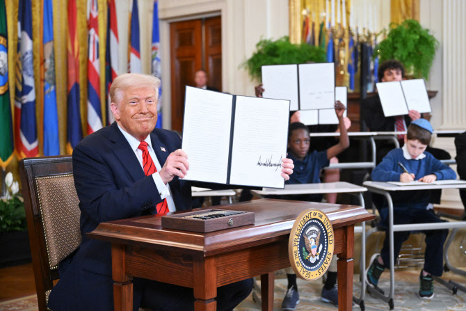Trump Ajaribu Kufunga Wizara ya Elimu Marekani, Lakini Bunge Lamkwamisha