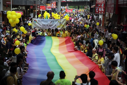 Hong Kong Yaruhusu Wanandoa wa Jinsia Moja Kuomba Nyumba za Umma, Hatua Kubwa Kuelekea Usawa