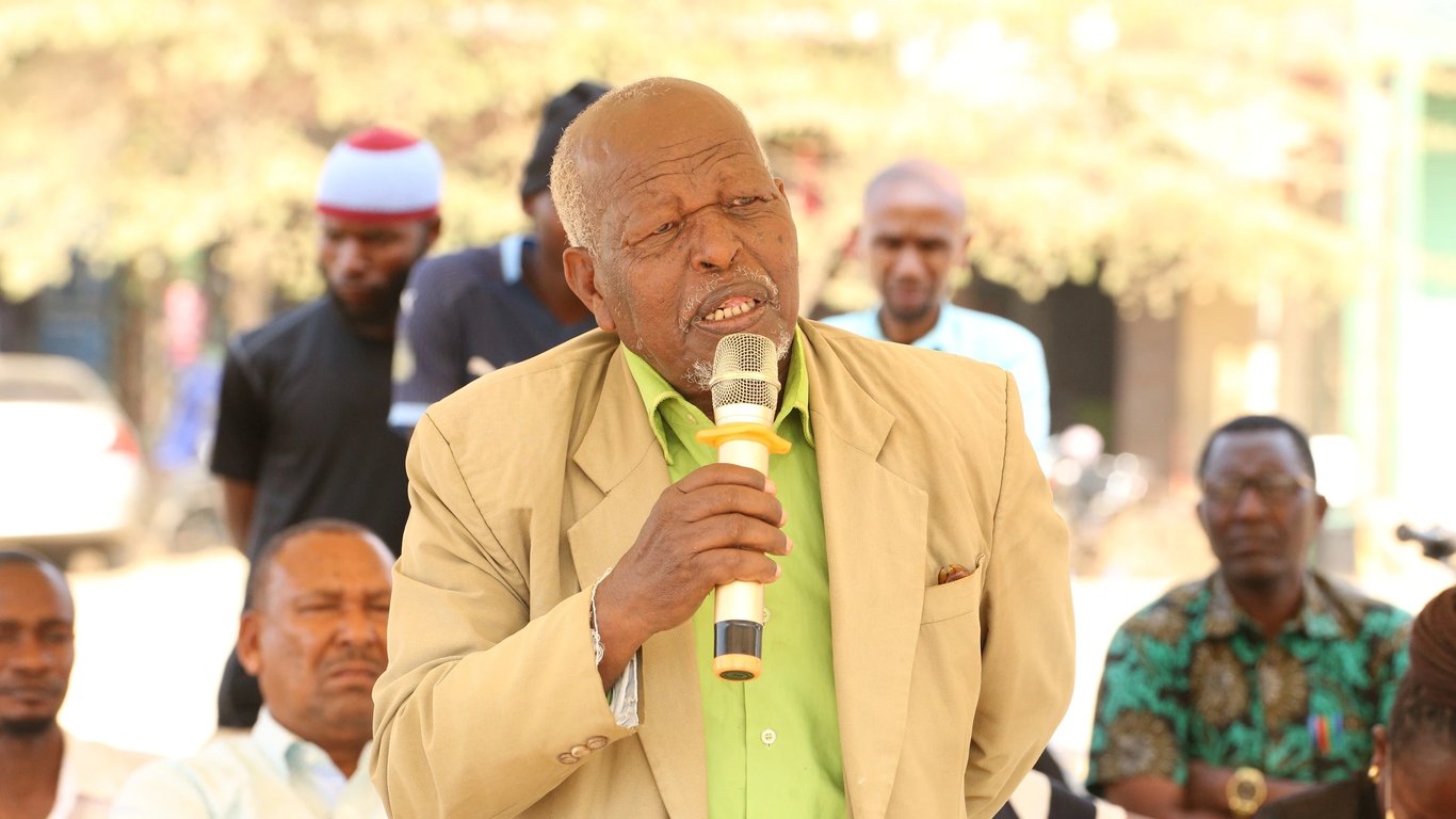 DC Kaganda Awaka, Aagiza Wavamizi wa Viwanja vya Mwalimu Mstaafu Kulipa Fidia Mara Moja