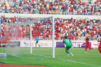 Kibu Aipa Simba Shangwe la Usiku kwa Bao la Dakika za Majeruhi Dhidi ya CS Sfaxien