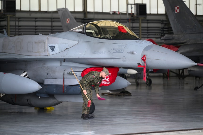 NATO Yachachamaa: Ndege za Kivita Zashika Doria Baada ya Droni za Urusi Kuingia Poland na Romania