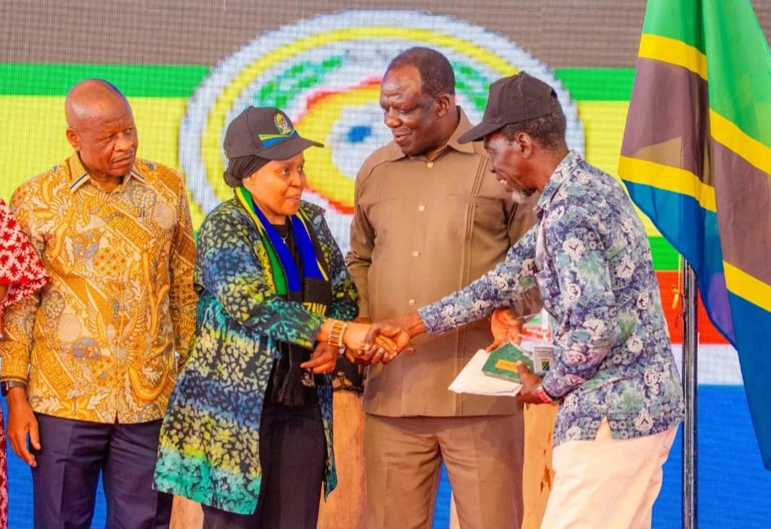Kampuni ya Magari ya Umeme Yaipa Nchi Heshima Nairobi, Yanyakua Tuzo Kuu ya Mazingira ya EAC