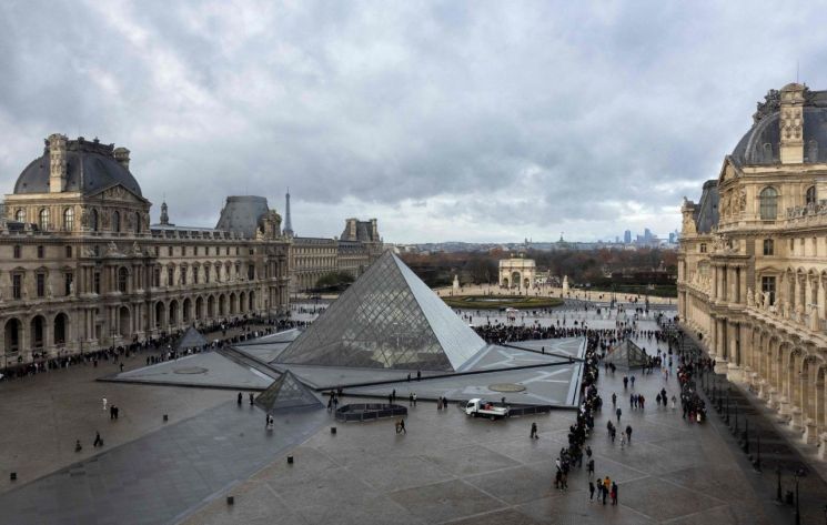 "Gundu" la Louvre: Baada ya Wizi wa Bilioni 290, Sasa Maji Yaharibu Hazina ya Mafarao Paris