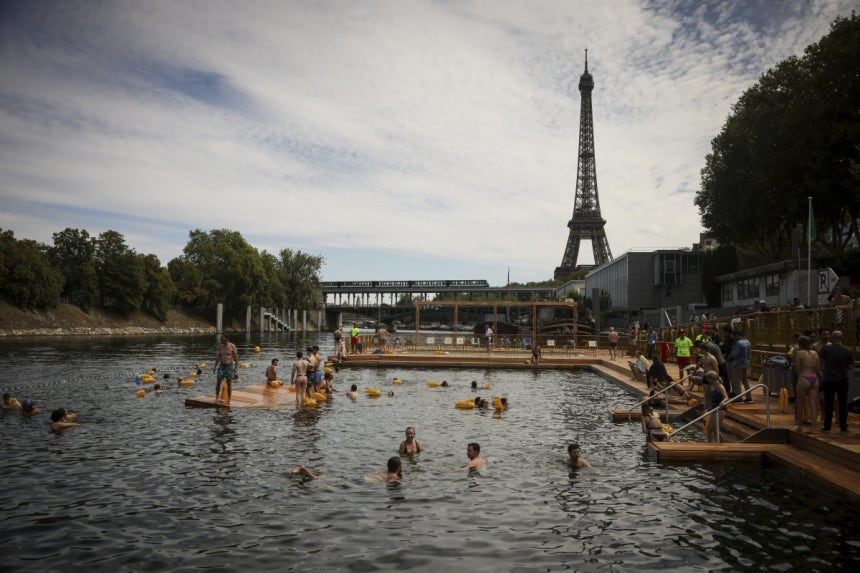 Mto Seine Wafunguliwa kwa Umma kwa Mara ya Kwanza Katika Miaka 100, Paris Yazindua Eneo la Kipekee la Kuogelea!