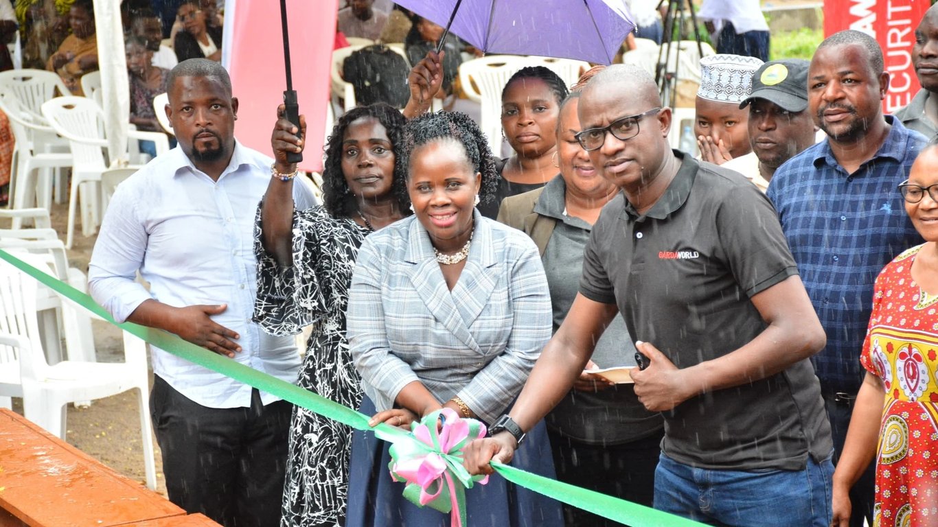 Gardaword Yatoa Madawati, Yapunguza Tatizo la Kukaa Shule ya Msingi Mtambani