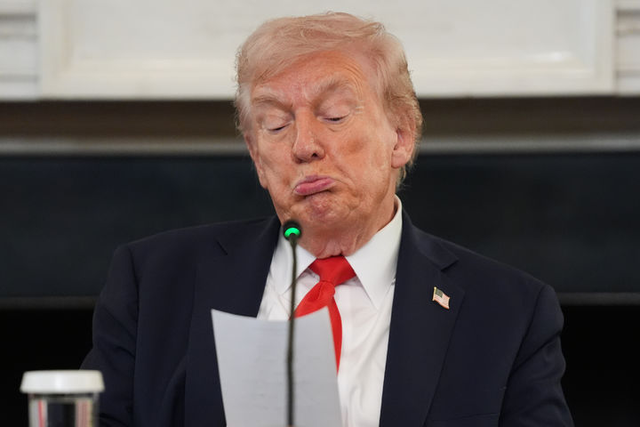 Dunia Kwenye Mtego: Trump Atishia Vita Vipya vya Ushuru Baada ya China Kubana Usafirishaji wa Madini Adimu