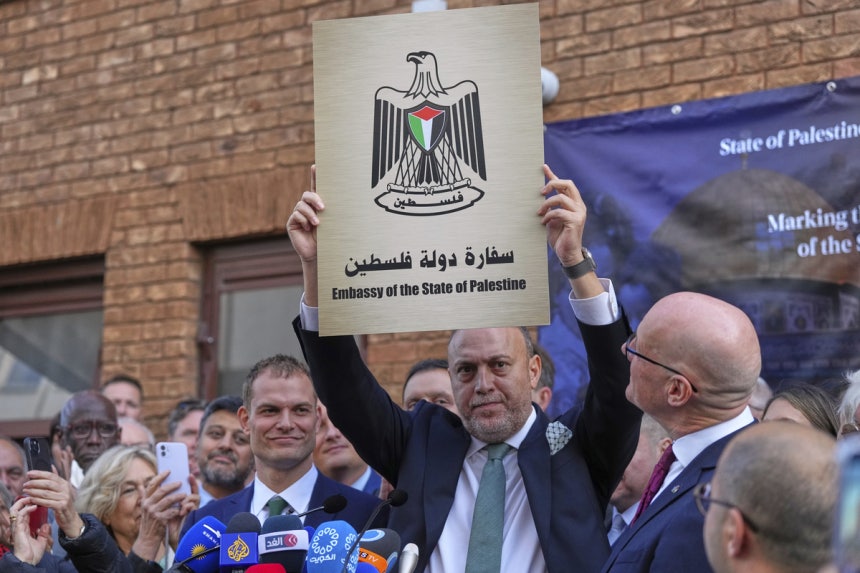 Hatua ya Kihistoria: Uingereza Yaitambua Palestina, Bendera Yapepea London