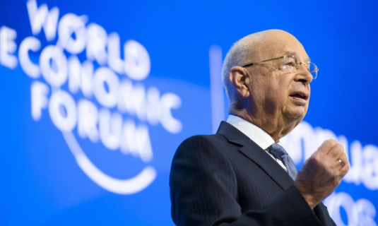 Klaus Schwab, Mwanzilishi wa Jukwaa la Uchumi Duniani, Akabiliwa na Kashfa za Kudanganya Ripoti na Ubadhirifu