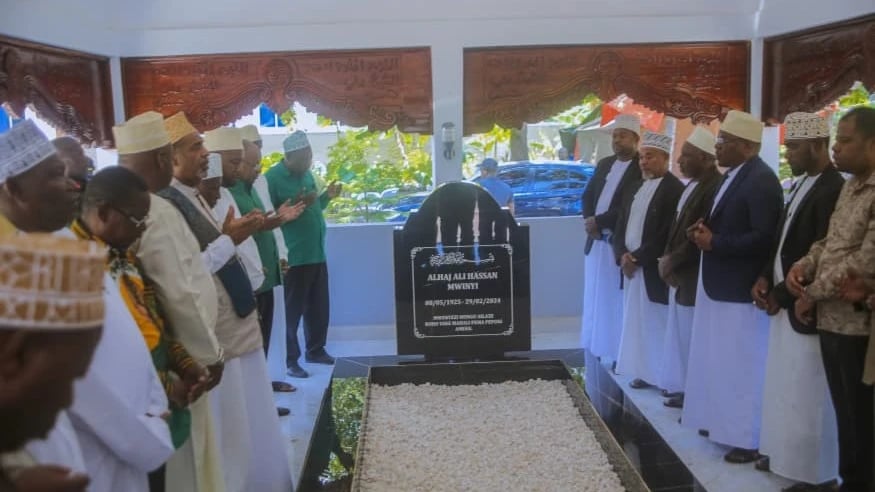 Urithi wa Mzee Rukhsa Waenziwa: Dkt. Mwinyi Aongoza Maombi Maalum Mangapwani