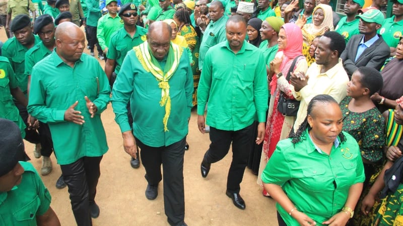 Wasira Apokelewa kwa Shangwe Shinyanga: Aahidi Kuimarisha CCM na Kuboresha Maisha ya Wananchi