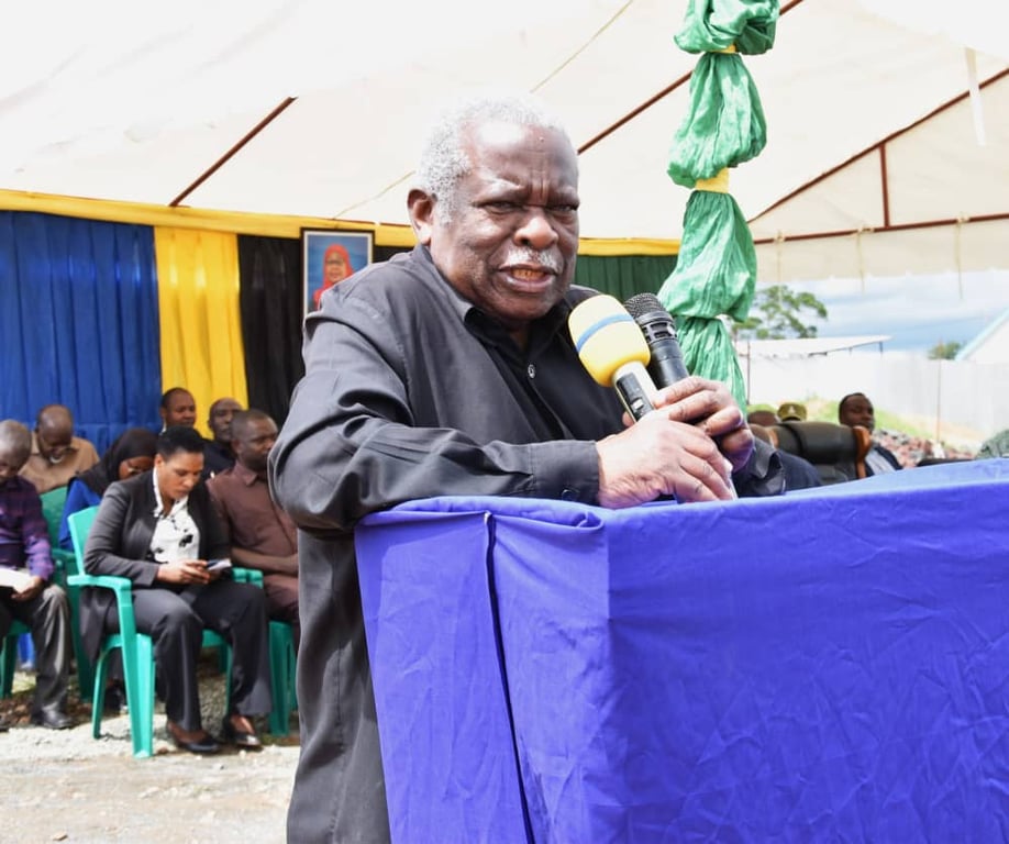 Mkuchika Asisitiza Umuhimu wa Maji Safi kwa Maendeleo, Akagua Mradi Buhigwe