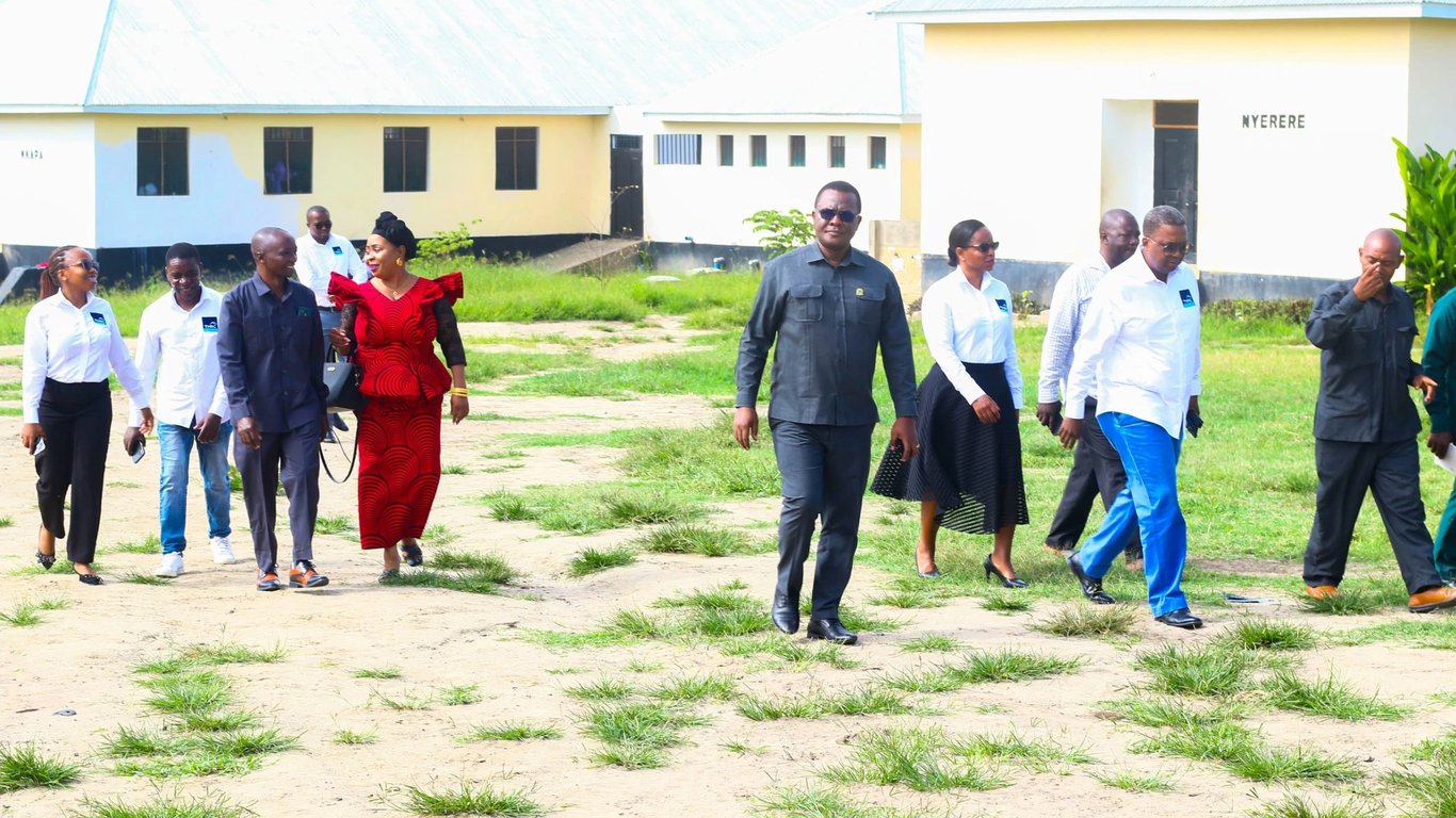 Mwanalugali Sekondari Yapumua: TMRC Yatoa Milioni 10 Kuboresha Bwalo la Chakula, Wanafunzi Waaga Kula Wamesimama