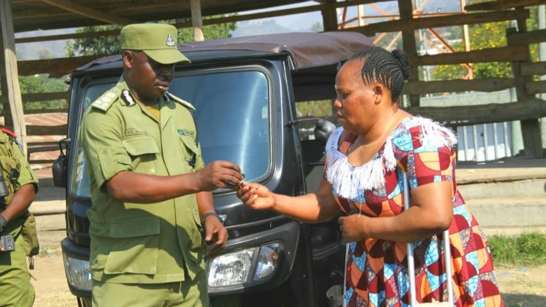 "Uadilifu Wake Umetugusa": IGP Wambura Amzawadia Bajaji Koplo Anna Aliyepata Ulemavu Kazini