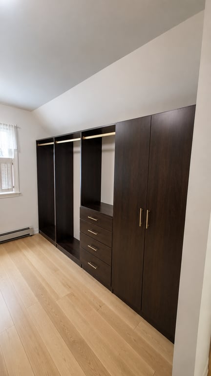 Walk-In Right Side
