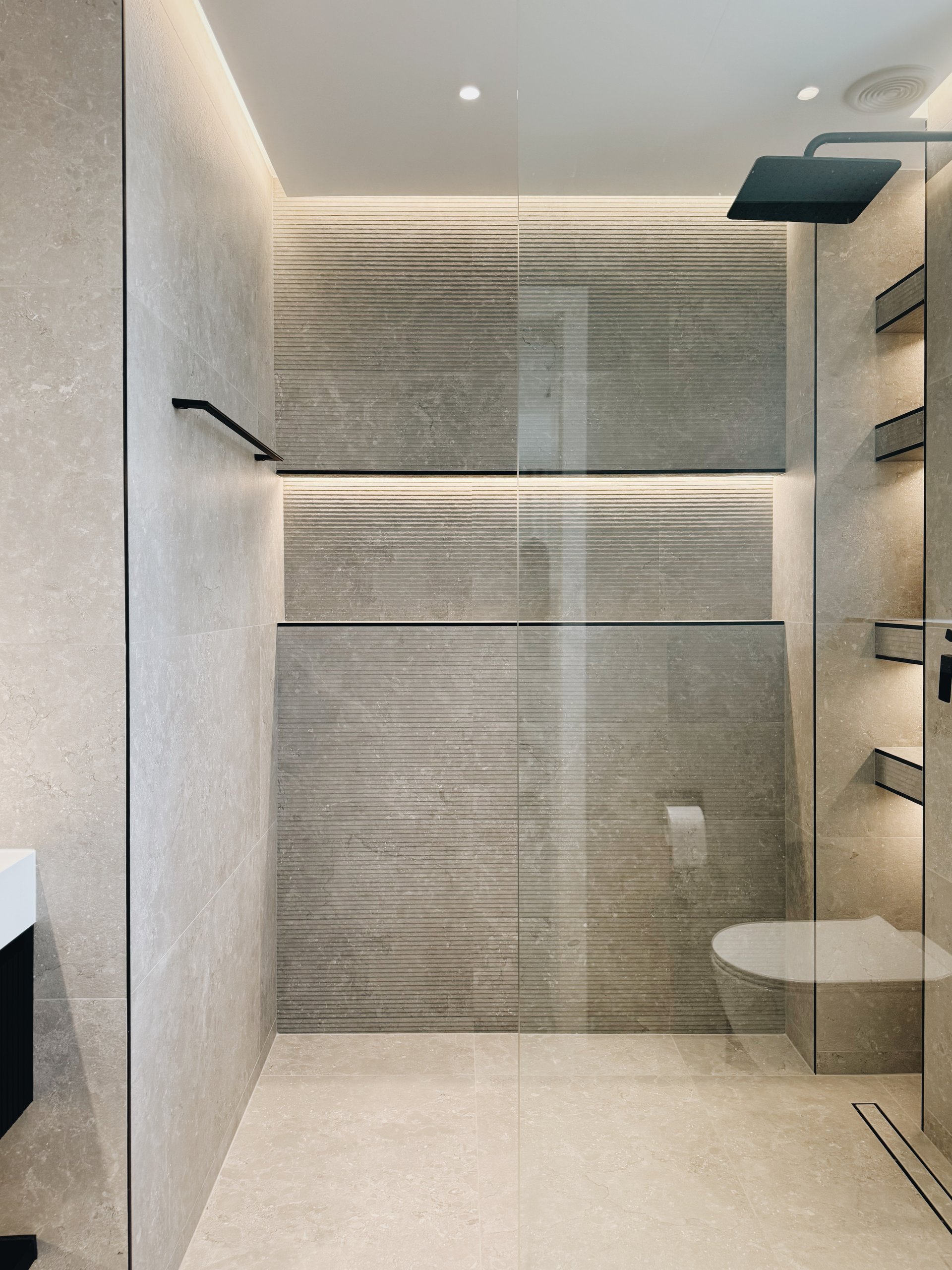 Stone shower room