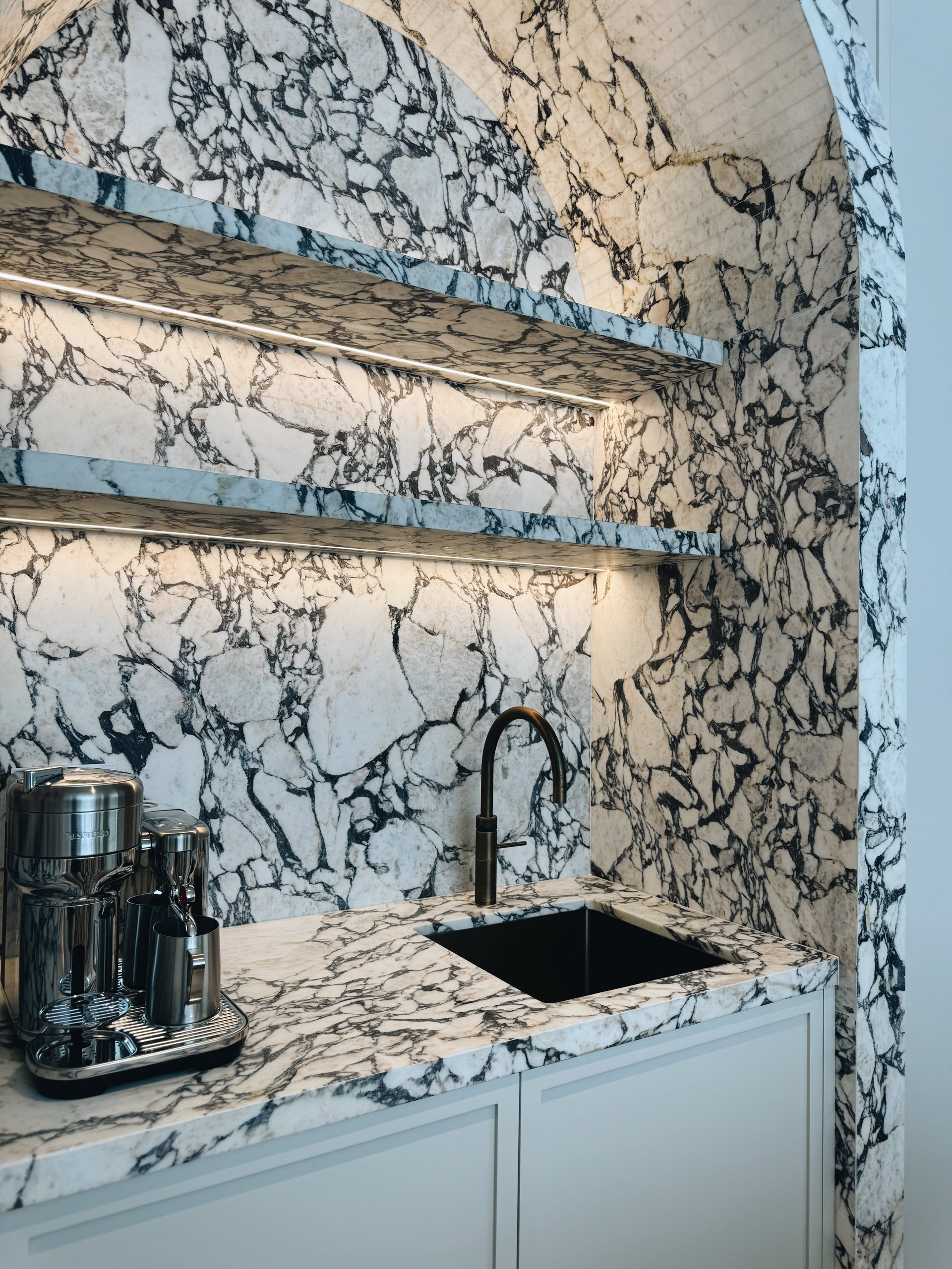 Bookmatched marble finish