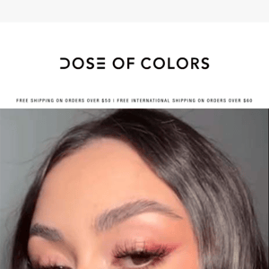 👁️ See how to create a glam red winged eye look 👁️