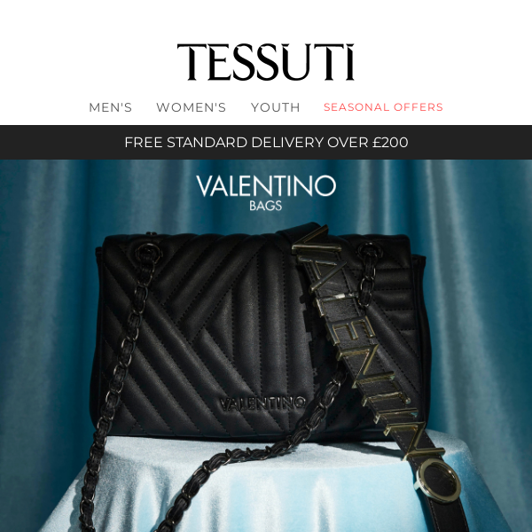 anspændt nevø intelligens This season's perfect plus one from Valentino Bags - Tessuti