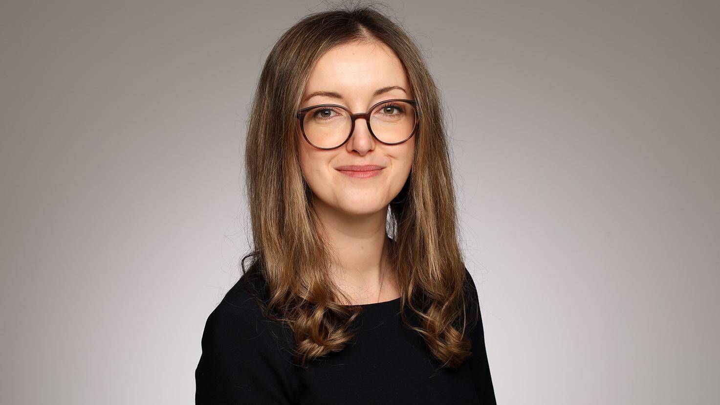 Metihe Mehmeti est au bénéfice de plus de quinze ans d'expérience dans les domaines de la fiscalité, du management stratégique et de la gouvernance publique.